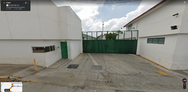 Acceso a la fabrica, Fachada